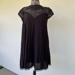Black Lace Cap Sleeve Dress by Kimchi Blue size medium